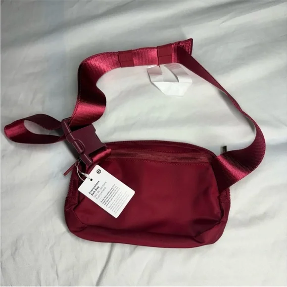 Lululemon “Wine Red” Cossbody Waist Belt Bag. Adjustable 1L - Picture 4 of 4